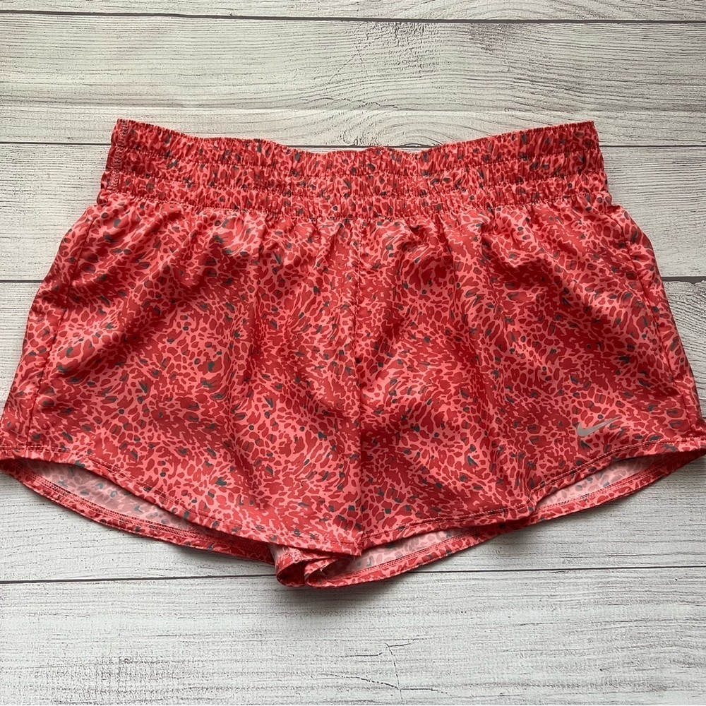 Nike Women Dri-Fit NWT Athletic Shorts Size Large